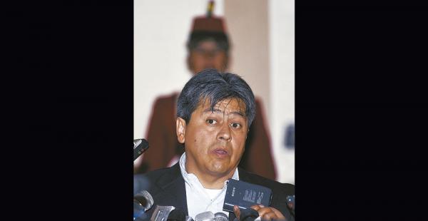 El exgobernador Mario Cossío dijo ayer que todavía no volverá a Bolivia