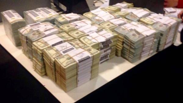 Los 4,6 millones de dólares secuestrados en una caja de seguridad de Florencia Kirchner