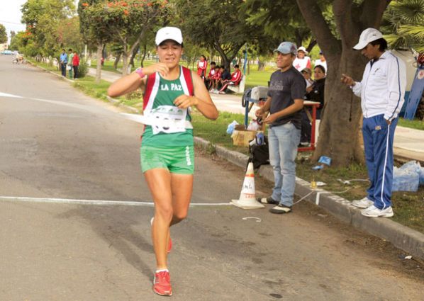 LA DEPORTISTA NACIONAL ÁNGELA CASTRO DURANTE UNA COMPETENCIA EN EL PAÍS.