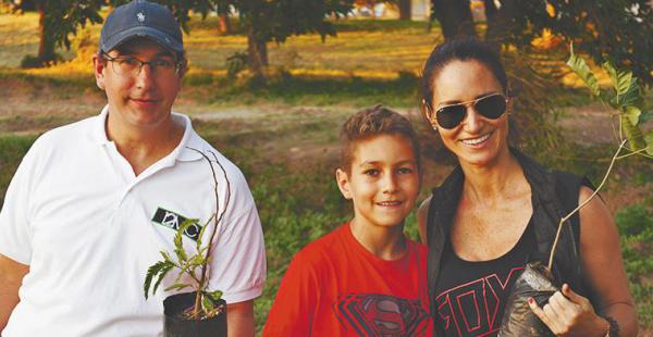 ANFITRIONES DE LA SANA JORNADA. Juan Manuel Ijurko, Juan Diego Terrazas e Ingrid Rivero, responsable del movimiento 12MC