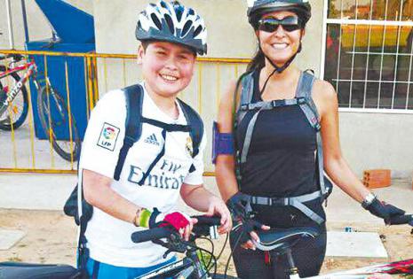 HIJO Y MADRE. Ricardo Mendoza y Valeria Ovando se unieron a la