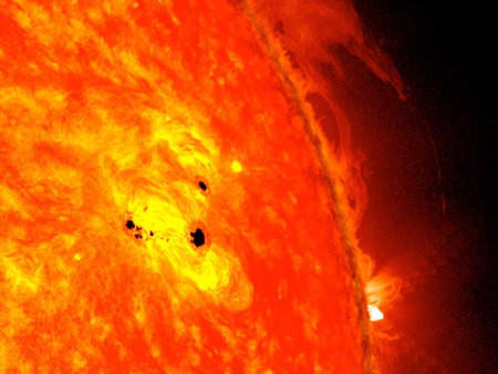 Nasa S Sdo Observes Fast Growing Sunspot