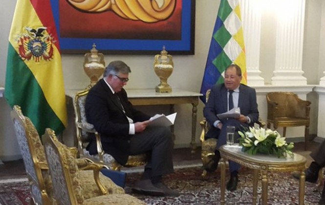 Bolivia entrega nota de protesta a Cónsul chileno por el maltrato a comitiva en Arica Bolivia entrega nota de protesta a Cónsul chileno por el maltrato a comitiva en Arica