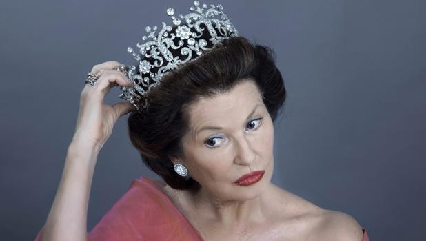 Stephanie Beacham, caracterizada como la Princesa Margarita