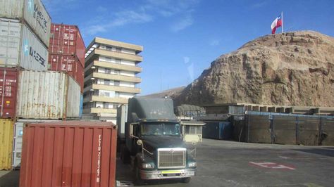 Vista general del movimiento comercial en el puerto de Arica-Chile. Foto: Micaela Villa