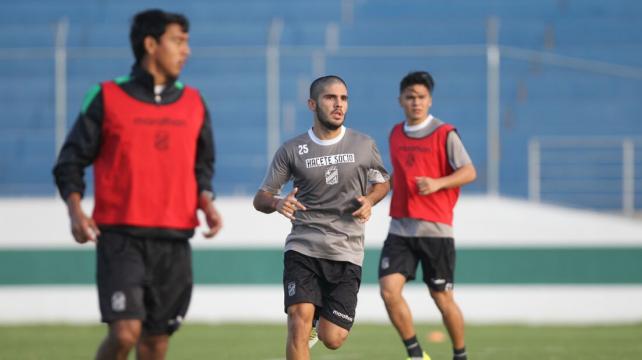 Melgar (centro) estuvo de titular en el último entrenamiento de Oriente antes de enfrentar a Sport Boys. Foto: Gabriel Vásquez %image_alt%
