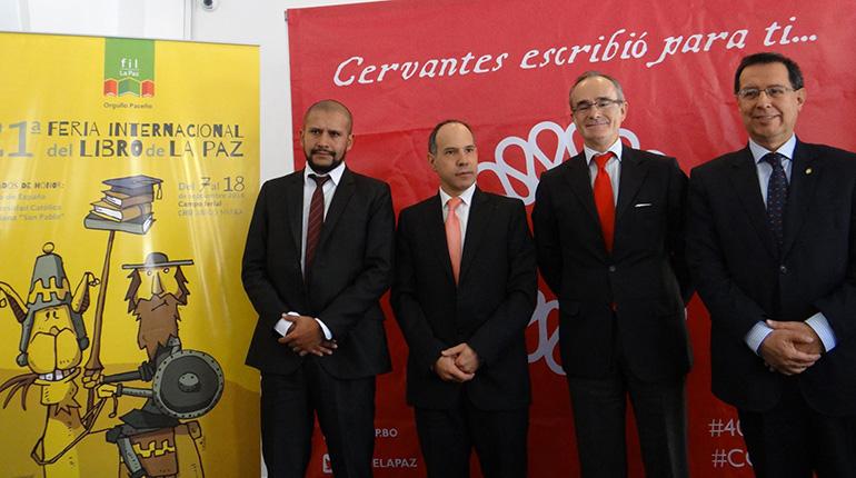 Desde la izq., Max Eguívar del Ministerio de Culturas; el presidente de la Cdllp, Antonio Schulczewski y Ángel Vázquez, embajador de España en Bolivia. | Ministerio de Culturas