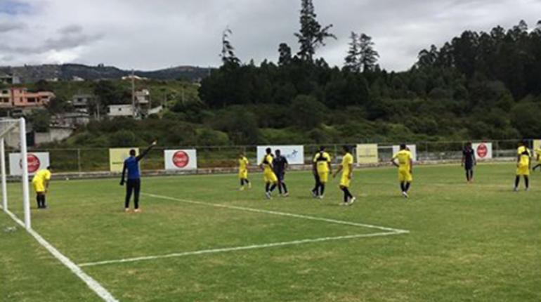 Los jugadores durante el partido. | Facebook: Club The Strongest