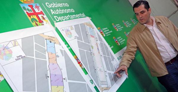 Enrique Bruno explica el recorrido del desfile cívico-militar que se realizará el 5 de agosto