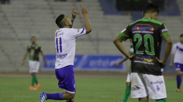 Gerardo Yecerotte celebra el segundo tanto de San José ante Petrolero del Chaco. Foto. APG %image_alt%