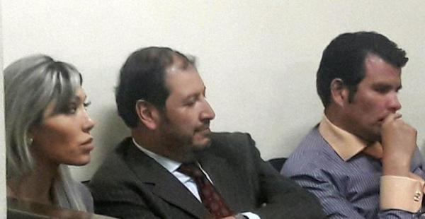 Gabriela Zapata junto a Wálter Zuleta y Williams Sánchez, cuando ambos eran sus abogados