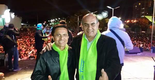 Juan Carlos Paz (derecha) a lado de Alfredo Jaldín durante uno de sus eventos de campaña