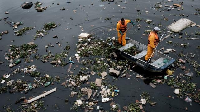 La Bahía de Guanaraba sigue presentando un estado preocupante de sus aguas. Foto: Internet %image_alt%