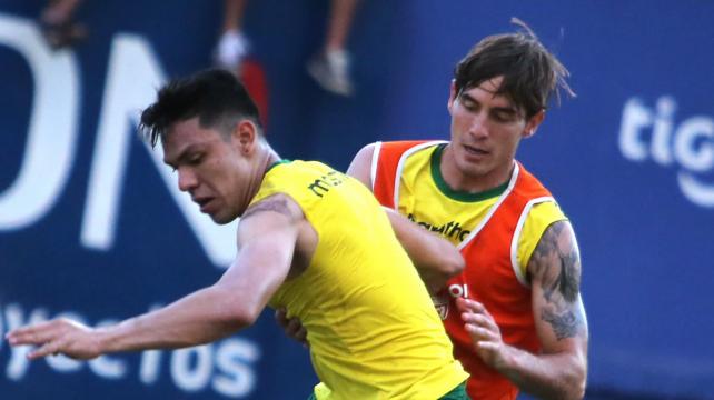 Algarañaz ante Rodríguez. El primero puede ser titular. Foto: Rolando Villegas %image_alt%