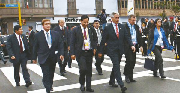 El vicepresidente Álvaro García Linera encabezó la delegación boliviana que estuvo en Lima para el acto