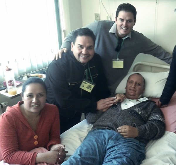 El periodista de Unitel, Cristhian Sailer, junto a su familia y amigos.