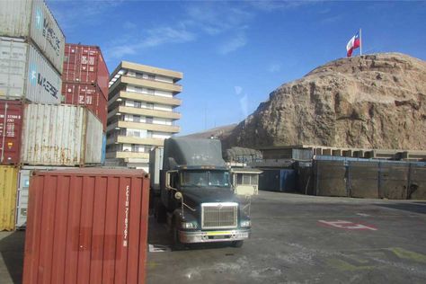 Vista general del movimiento comercial en el puerto de Arica-Chile. Foto: Micaela Villa