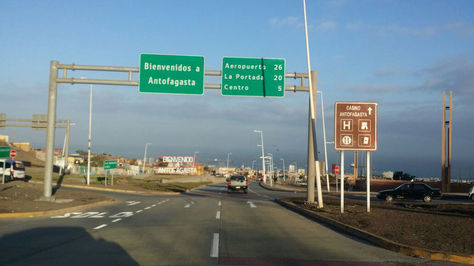 Comitiva boliviana ingresa al puerto de Antofagasta