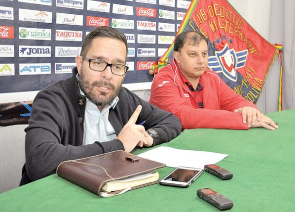 RODRIGO ÁVILA (I), JEFE DE MARKETING DEL CLUB JORGE WILSTERMANN (I).