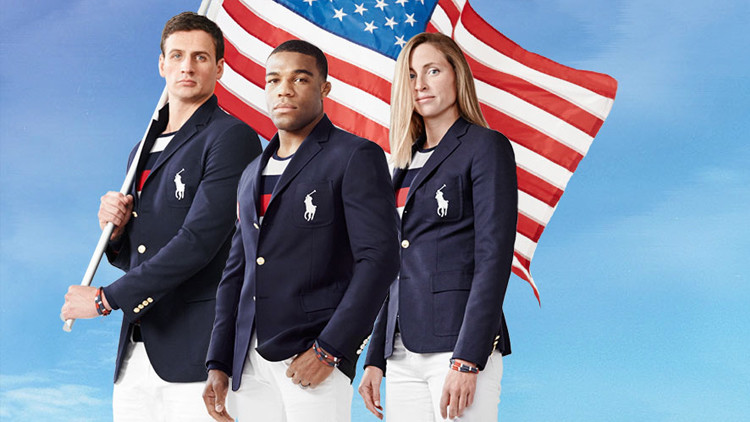 Los deportistas de EE.UU. Ryan Lochte, Jordan Burroughs y Haley Anderson en su unifirme olímpico.