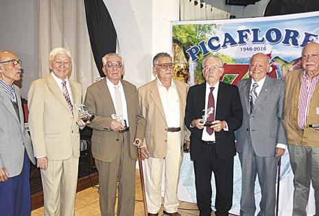 Jorge El-Hage, Sergio Hurtado, Saúl Peña, Marcelo Rodríguez, Jerjes Antelo, Ovidio Ortiz y Alfredo Pinto fueron homenajeados en su condición de socios fundadores
