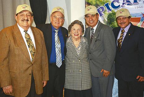 Óscar Ciro Ortiz, Róger Landívar, ‘Yoi’ Ortiz, que fue la primera madrina Picaflor; Lorgio Peredo y Germán Mendía