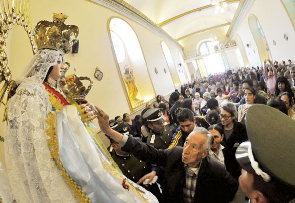 PERSONAS DE LA TERCERA EDAD DEL ASILO EL BUEN PASTOR RECIBIERON A LA IMAGEN EN SU CAPILLA PRINCIPAL, DONDE SE CELEBRÓ UNA MISA