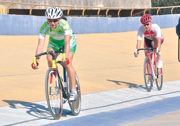 LA GANADORA EN DAMAS KENIA ALMANZA, EN LA PRUEBA DE VELOCIDAD. BENJAMÍN JAMES