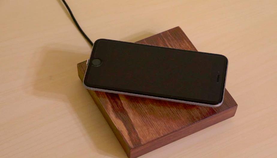 Gracias al magnetismo, este increíble dispositivo cargará la batería de tu smartphone mientras este flota en el aire. ¿Te gusta? (Foto: Captura) Gracias al magnetismo, este increíble dispositivo cargará la batería de tu smartphone mientras este flota en el aire. ¿Te gusta? (Foto: Captura)