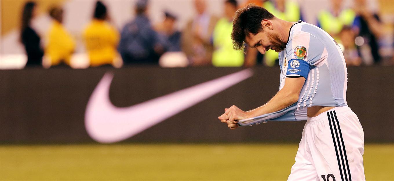 la-renuncia-de-messi-a-la-seleccion-2229807w1360
