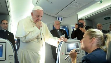 El papa contestó las preguntas de los periodistas en el avión de regreso de la celebración del Día Mundial de la Juventud en Cracovia (Crédito: FILIPPO MONTEFORTE/AFP/Getty Images)