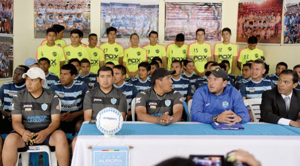 PRESENTACIÓN DE LOS JUGADORES DE AURORA.