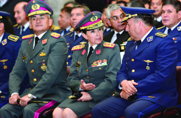 Reque Terán es la primera mujer que llega al Alto Mando Militar