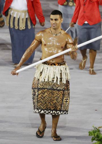 Pita Nikolas Taufatofua, abanderado de Tonga.