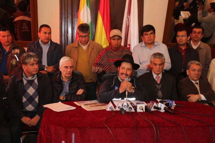 MOLESTIA. El gobernador Esteban Urquizu lamentó que se esté tratando a Chuquisaca como un “departamento de segunda”.