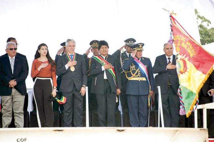 JUNTOS. El presidente Evo Morales y el gobernador Rubén Costas en un acto, ayer.