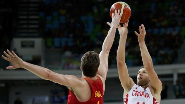España no pudo en su debut ante Croacia en el baloncesto. Foto: Reuters %image_alt%