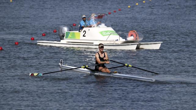 Los deportistas hicieron los calentamientos previos pero los guardias prohibieron el inicio. Foto: Reuters %image_alt%