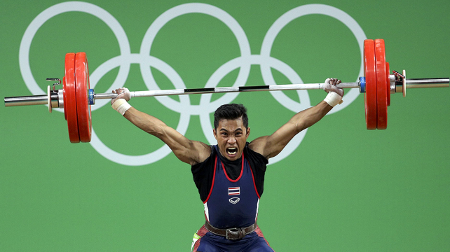Sinphet Kruaithong ganó el domingo de la medalla de bronce de la categoría de 56 kilogramos, mientras su abuela murió. Foto: Reuters %image_alt%