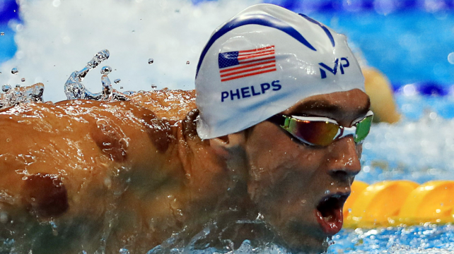 Michael Phelps en plena competencia, este lunes. Foto: Reuters %image_alt%