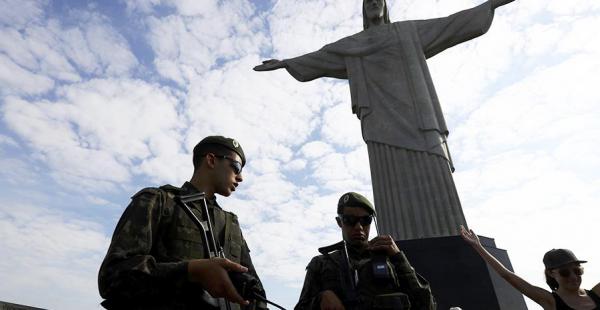 La presencia de miles de turistas ha obligado a las autoridades a pedir más refuerzos militares