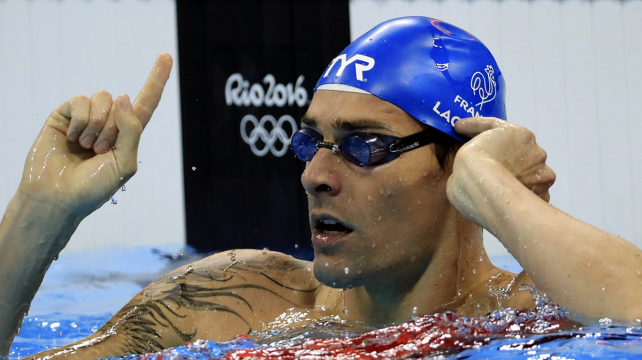 Camille Lacourt está molesto por el supuesto dopaje de su rival. Foto: Reuters %image_alt%