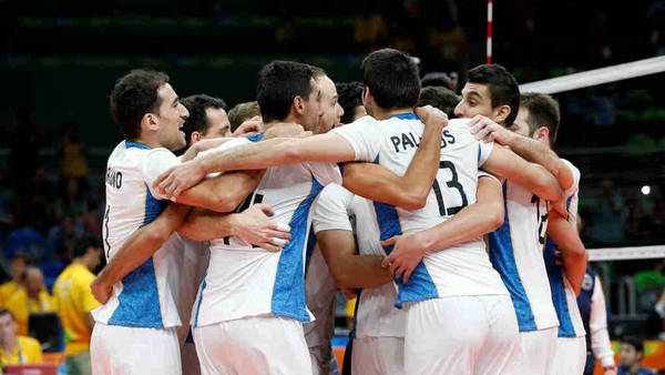 El festejo del equipo argentino tras la enorme victoria sobre Rusia. (Lorena Lucca / enviada especial)