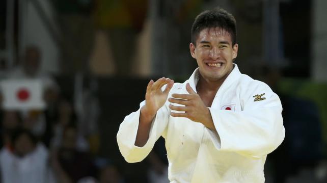 El nipón de 21 años se quedó con la medalla de oro en Río 2016 en yudo. Foto: Reuters %image_alt%