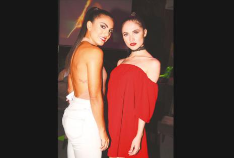 /looks de infarto.  Lucía Gala, con una blusa que le permitió lucir su sexy espalda, y Mariela Ribera, mostró sus finos hombros