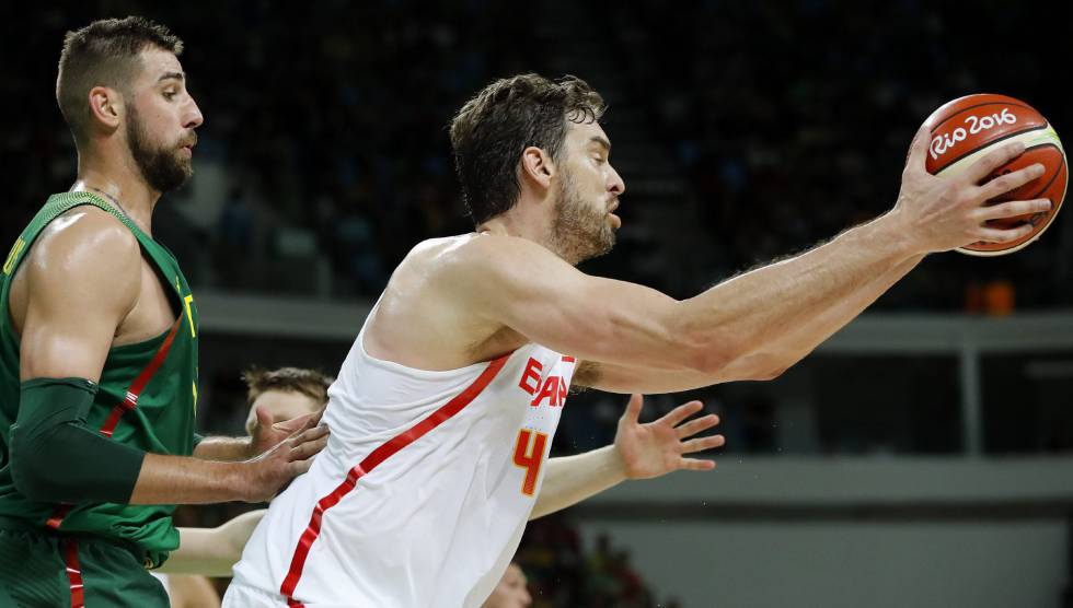 Pau Gasol ante el lituano Jonas Valanciaunas. Pau Gasol ante el lituano Jonas Valanciaunas.