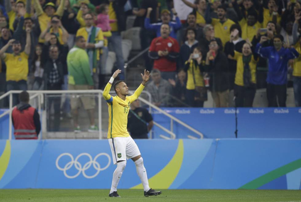 Neymar, al marcar su gol a Colombia. Neymar, al marcar su gol a Colombia.