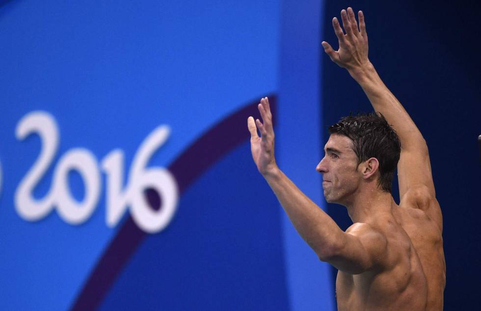 Phelps celebra el oro de EE UU en 4x100. Phelps celebra el oro de EE UU en 4x100.