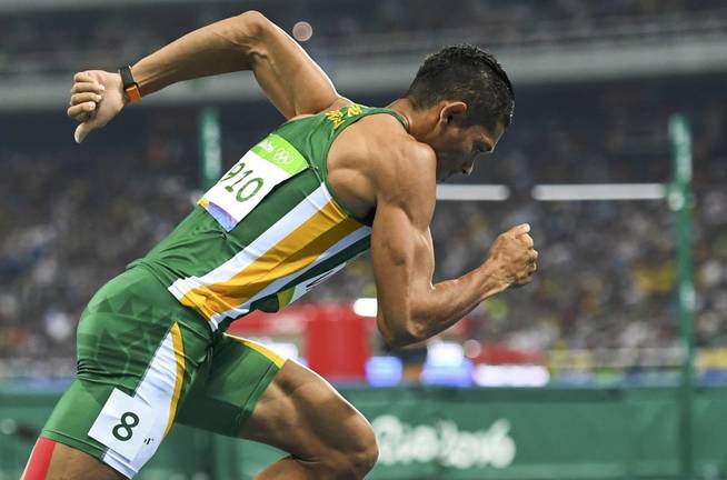 Wayde van Niekerk en los 400m. (Reuters)