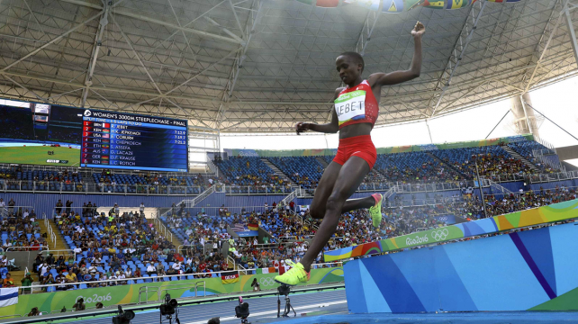 Ruth Jebet tiene 19 años y ya se colgó oro. Foto: Reuters %image_alt%